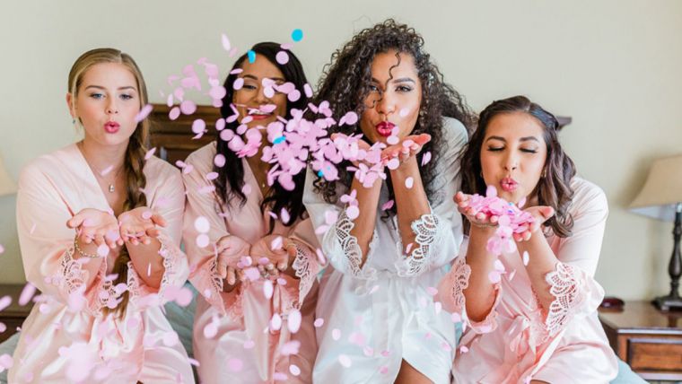 Кто платит за волосы и макияж подружек невесты?