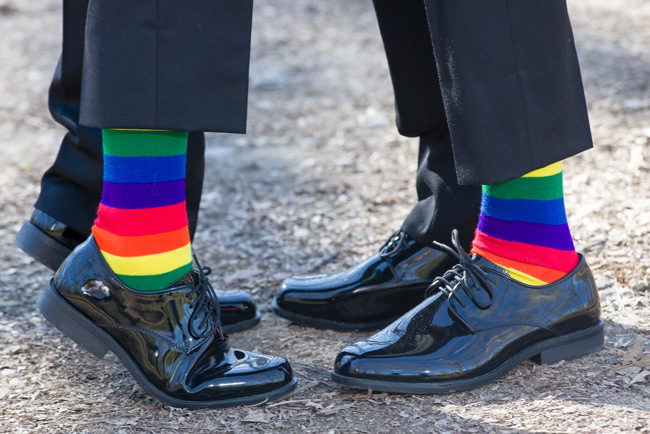 Идеи для гей-свадьбы | Носите радужные носки