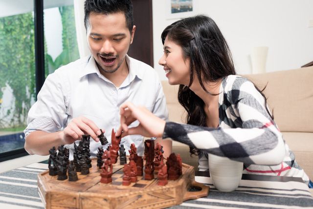 25 Fun Couple Games to Play at Home on Date Night