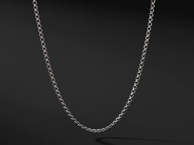 Sleek silver chain necklace anniversary gift idea for boyfriend