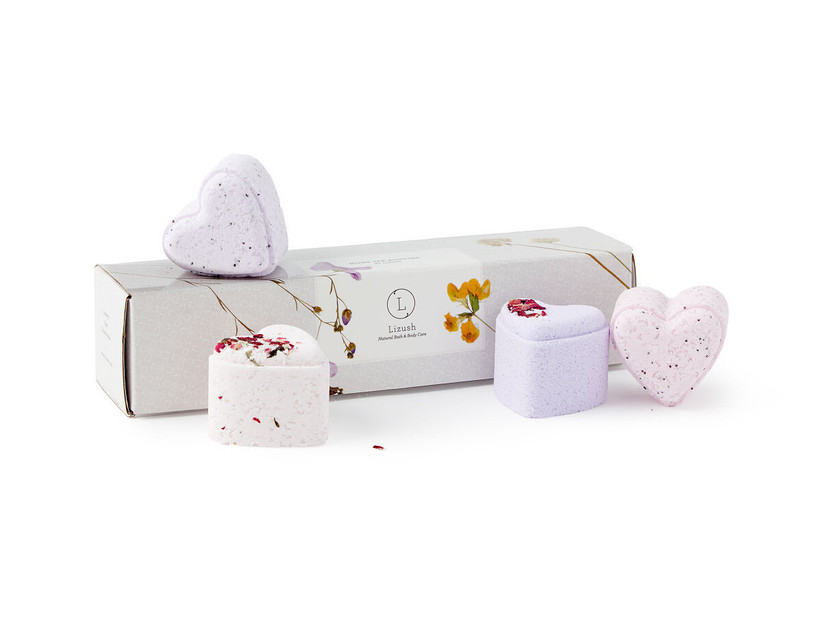 Heart-shaped shower steamers with pretty white floral design box