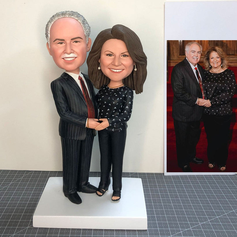 bobblehead designed to look like a married couple