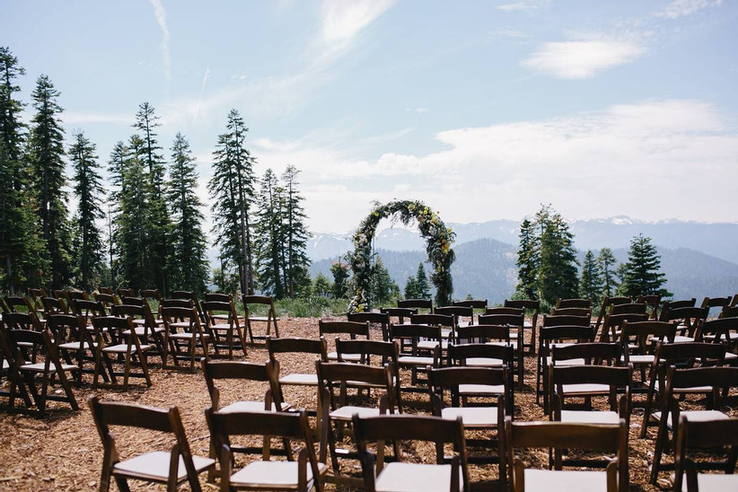 свадебная церемония на вершине горы