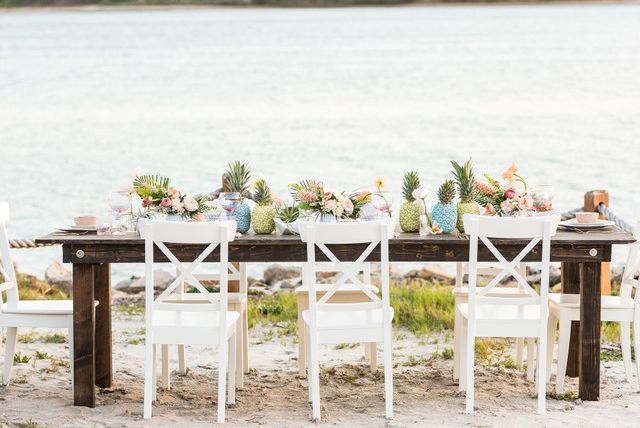 20 центральных свадебных украшений в тропической или морской тематике на пляже