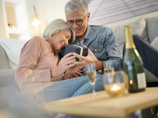 30 Creative 40th Anniversary Gifts to Celebrate This Major Milestone