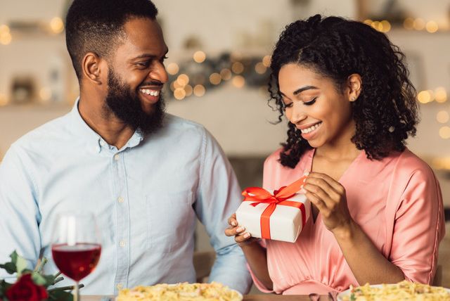 The Best 4th Anniversary Gifts for Traditional and Modern Couples