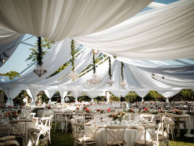 11 факторов, которые следует учитывать, прежде чем планировать свадьбу в палатке