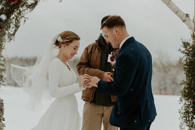 How to Throw an Outdoor Winter Wedding