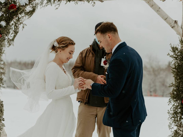 How to Throw an Outdoor Winter Wedding