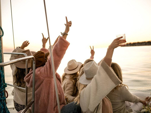 9 сдержанных идей для девичника для незабываемого праздника