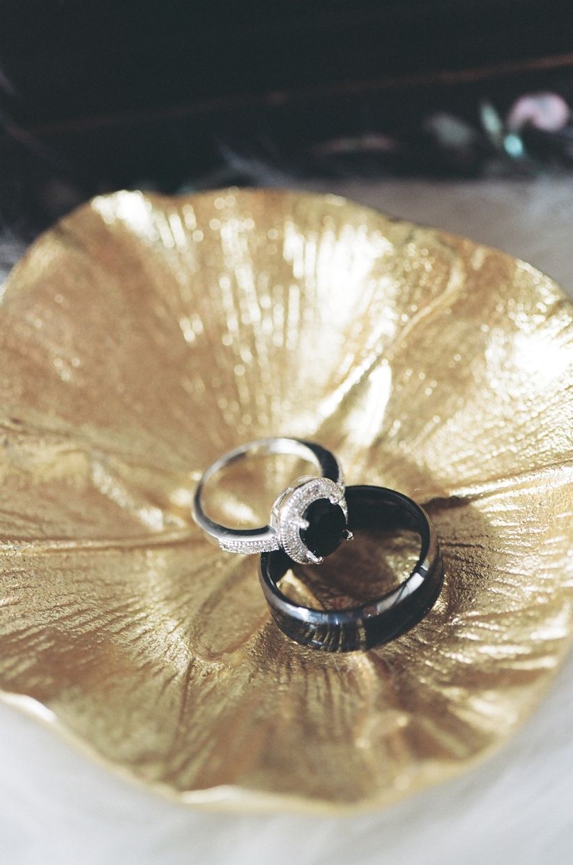 обручальное кольцо с ониксом