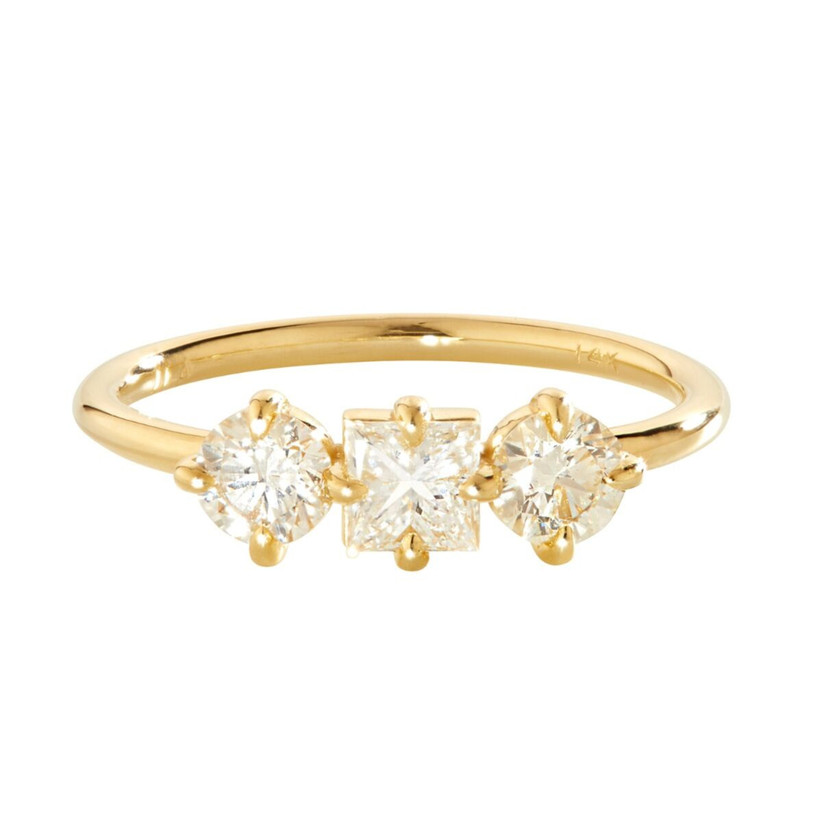 уникальное обручальное кольцо с тремя камнями и бриллиантами круглой и квадратной огранки