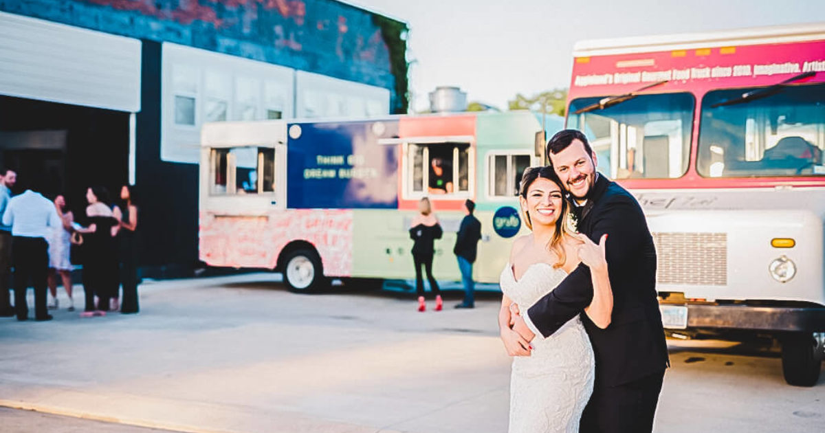 Веселые свадебные идеи на грузовиках