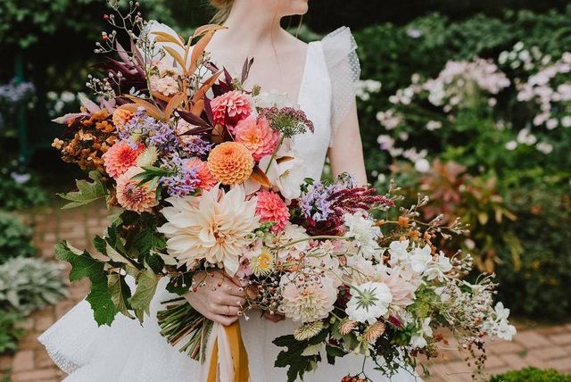 38 Fall Wedding Bouquets That Epitomize Autumn Style