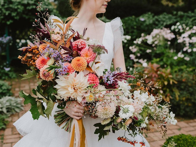 38 Fall Wedding Bouquets That Epitomize Autumn Style