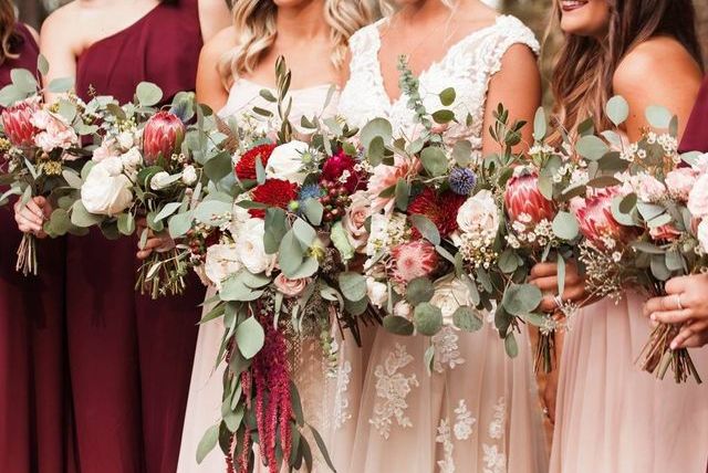 27 идей красной свадебной темы, которые стоит украсть для смелой цветовой палитры