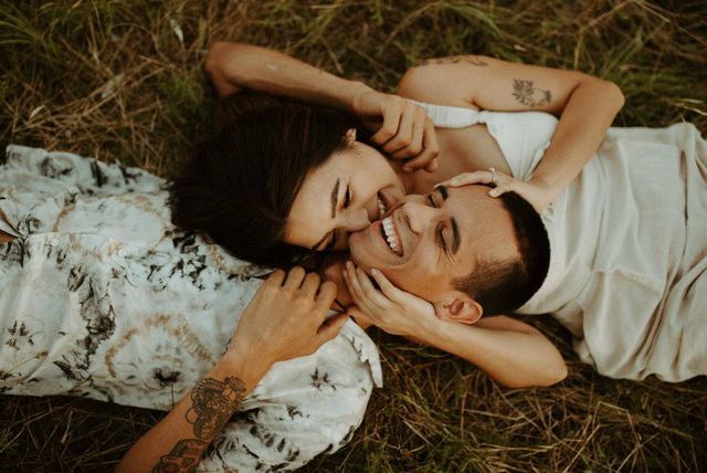 14 креативных идей для годовщины свадьбы с ограниченным бюджетом, которые действительно забавны