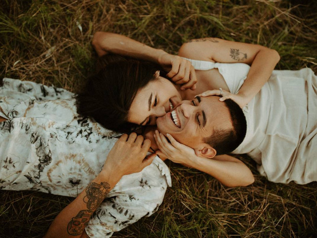 14 креативных идей для годовщины свадьбы с ограниченным бюджетом, которые действительно забавны