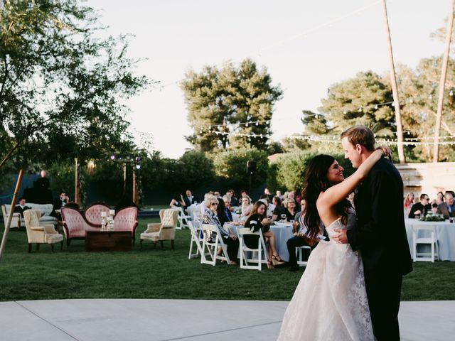 Вот почему свадебный прием в коктейльном стиле трясет