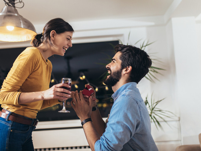 15 вещей, которые нельзя говорить сразу после помолвки