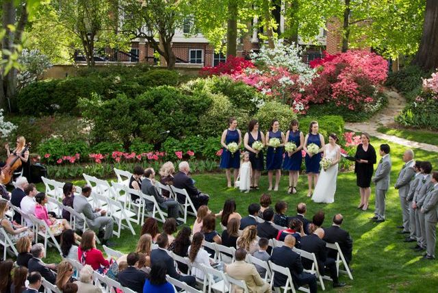 "Кого мне пригласить на свадьбу?"