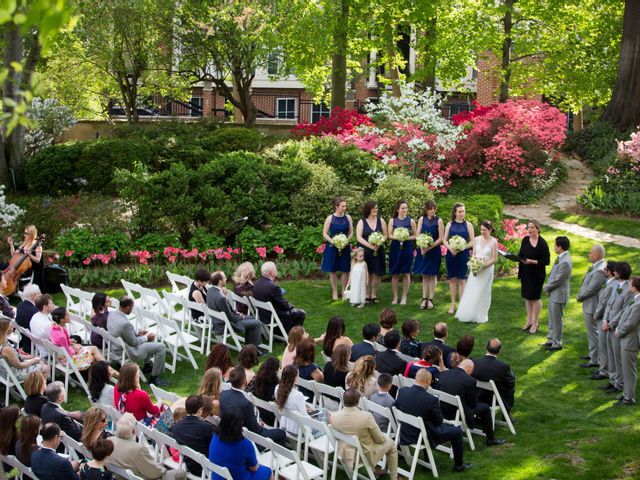 "Кого мне пригласить на свадьбу?"