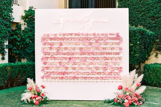 18 идей свадебных эскорт-карт, которые помогут усадить ваших гостей