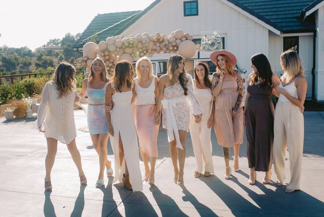 Кто платит за свадебный душ?  Вот ответ.