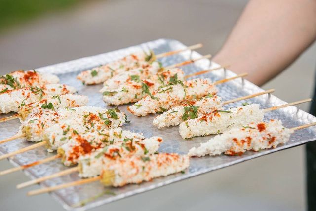 Идеи свадебной еды 2021 года, которые стоит посмотреть (и попробовать!)