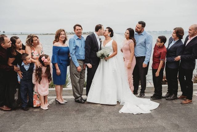 Кто платит за свадьбу?  Вот официальный ответ