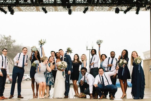 Как написать биографию свадебной вечеринки для вашего свадебного сайта (с примерами!)