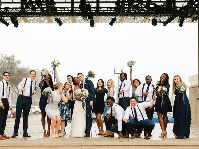 Как написать биографию свадебной вечеринки для вашего свадебного сайта (с примерами!)