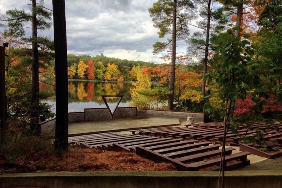 An outdoor fall wedding at Camp Pinewood | Tips for choosing your wedding venue
