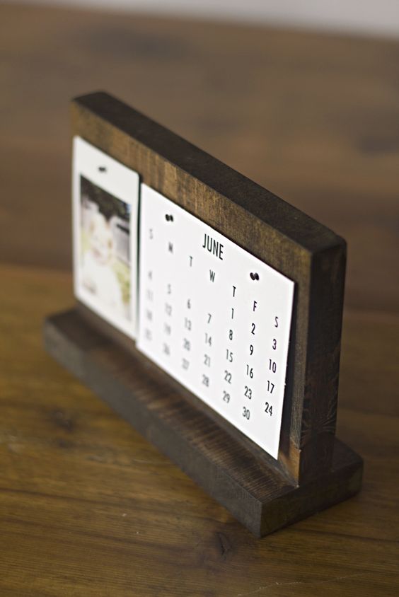 Деревянный календарь со свадебным фото