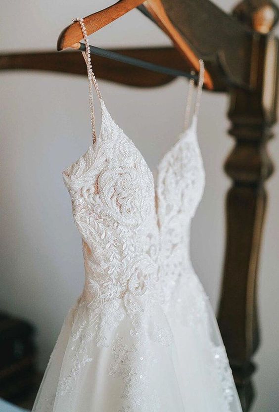 https://www.weddingforward.com/hanging-wedding-dress/?