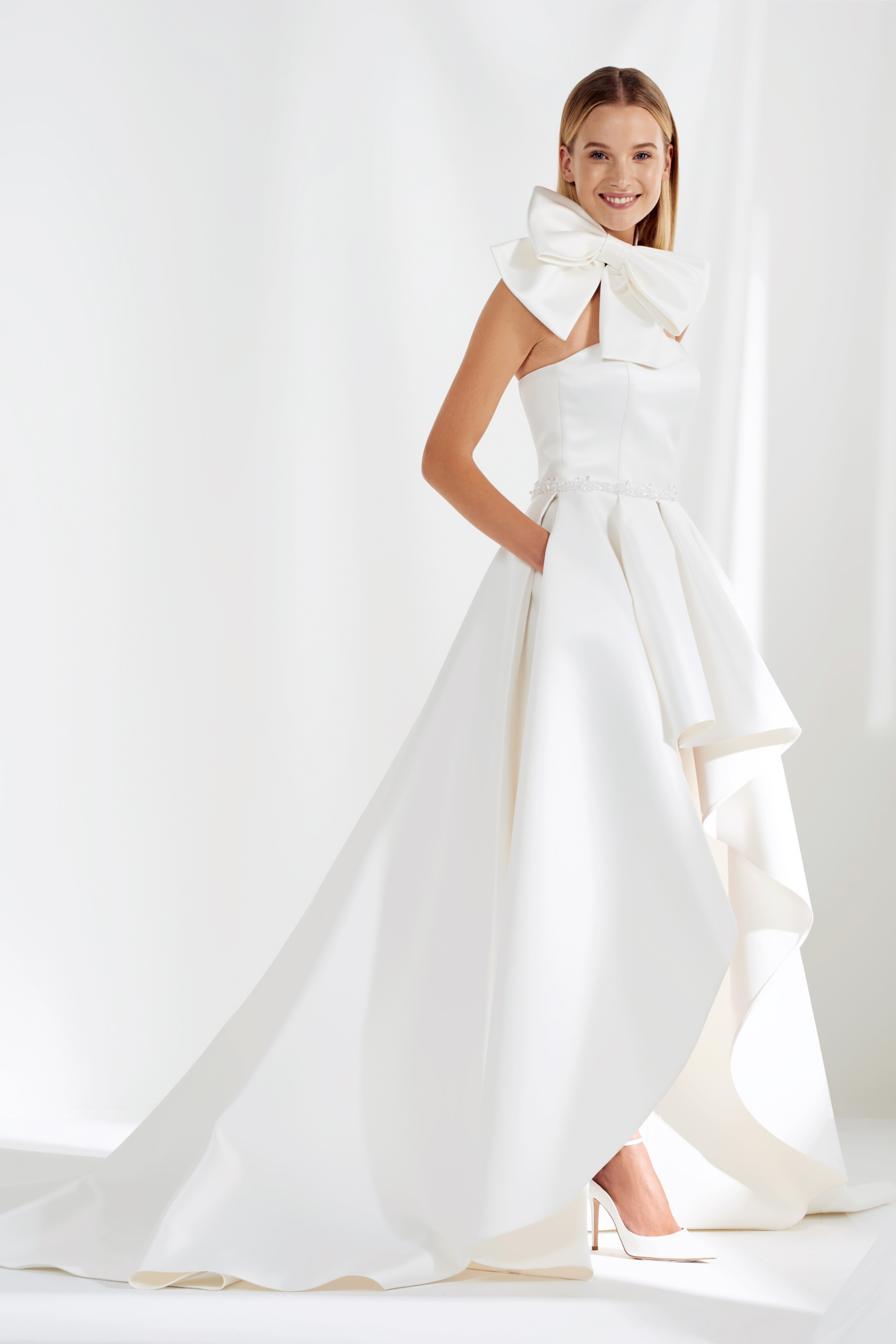 Асимметричное свадебное платье - фото 1