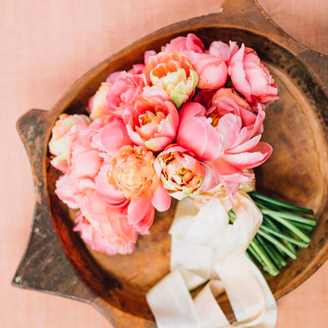 Свадебный букет из розовых цветов - фото 1