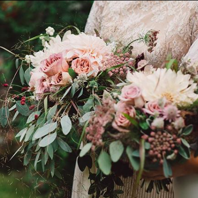 Свадебный букет из розовых цветов — фото 10