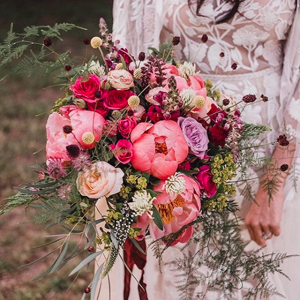 Свадебный букет из розовых цветов - фото 13