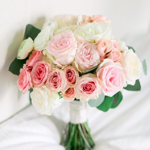 Свадебный букет из розовых цветов - фото 3