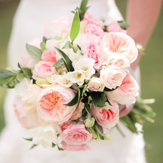 Свадебный букет из розовых цветов - фото 8