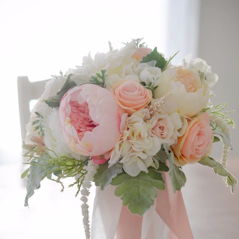 Свадебный букет из розовых цветов - фото 9
