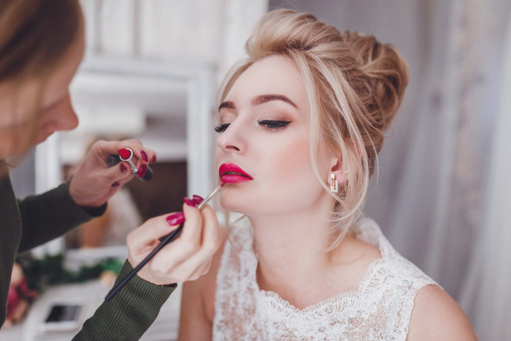 Прическа и макияж перед свадьбой
