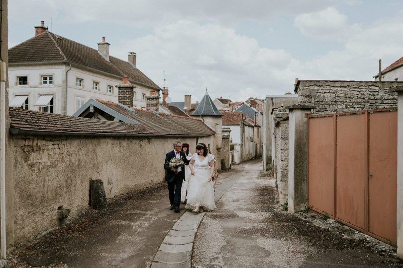 Простая и буколическая свадьба в Бургундии - Фото: Madame B Photograohie - Wedding Blig: босоногая невеста