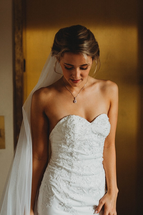 Свадебное платье с декольте