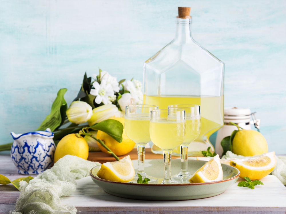 лимонная водка в подарок гостям