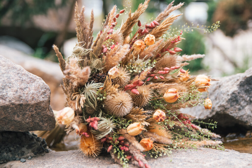 Свадебный букет — 8 модных идей для осенних цветочных композиций
